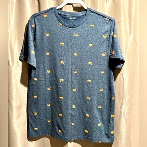 Old Navy M tee with bears wearing Santa hats